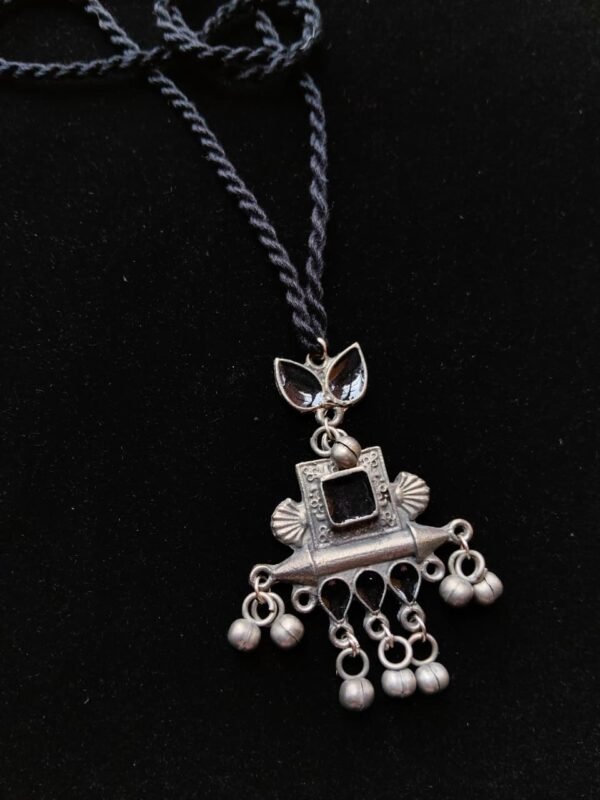 The Obsidian Geometric Thread Neckpiece