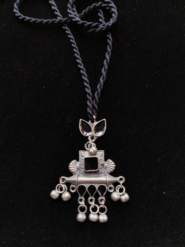 The Obsidian Geometric Thread Neckpiece