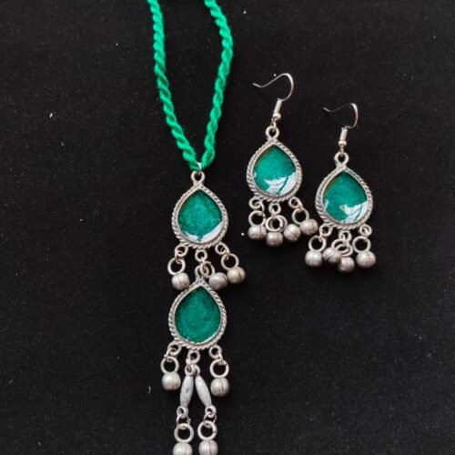 Vibrant Green Boho Pendant & Earring Set