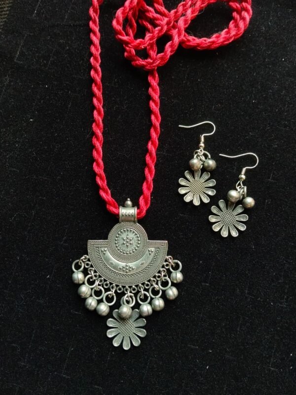 Ethnic Red Tribal Floral Motiv Ghungroo Neckpiece Set (Adjustable)