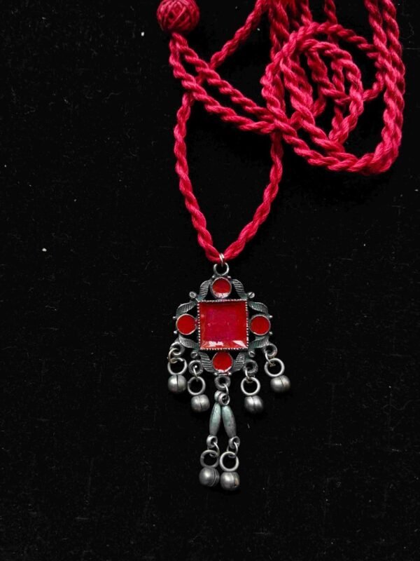 nk1 Crimson Petal Thread Neckpiece