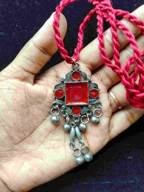 nk3 Crimson Petal Thread Neckpiece